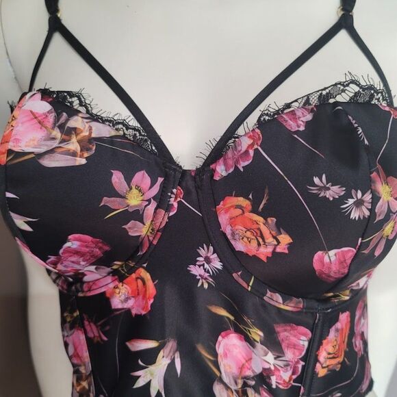 Victoria’s Secret Very Sexy Lightly Lined Bustier 32E (DD) - Picture 5 of 10